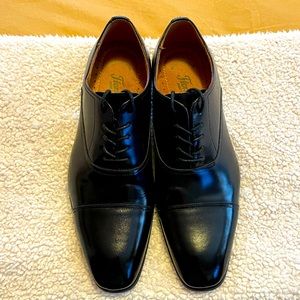 Men’s Black leather dress shoes